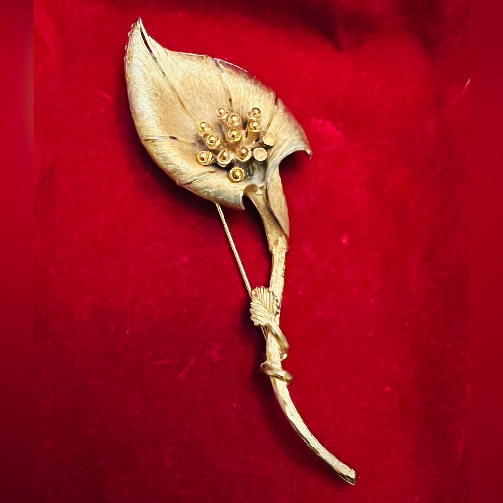 Vintage Bsk Gold Tone Cala Lily Brooch 15$